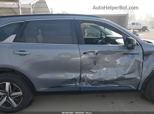 5XYRH4LF4MG033378 2021 KIA SORENTO Серый Вид задней части салона
