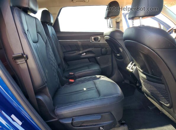5XYRK4LFXNG074908 2022 KIA SORENTO Blue Vista de los asientos traseros