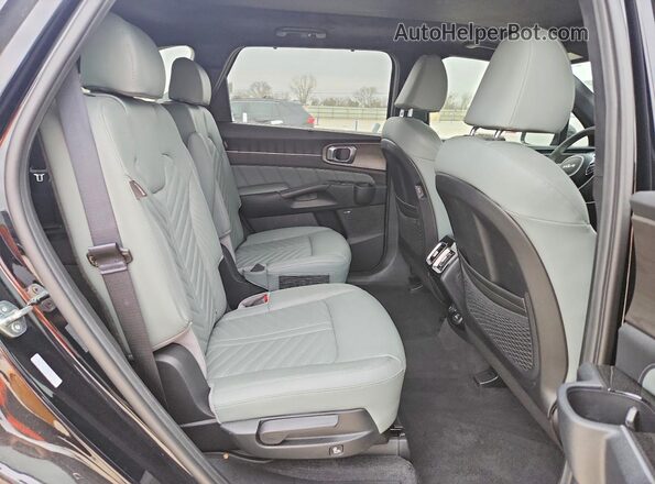 5XYRKDJF6RG306901 2024 KIA SORENTO Black უკანა სალონის ხედი