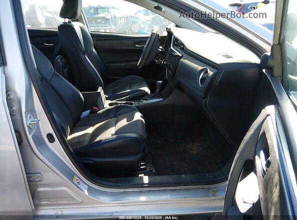 5YFBURHEXHP584510 2017 TOYOTA LL Серебряный Вид салона спереди