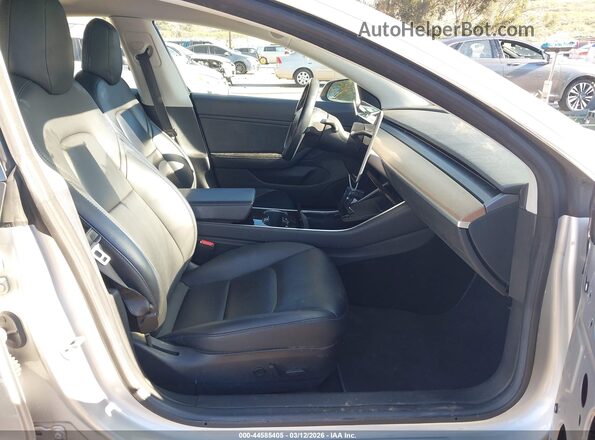 5YJ3E1EA2JF044123 2018 TESLA MODEL 3 Silver 