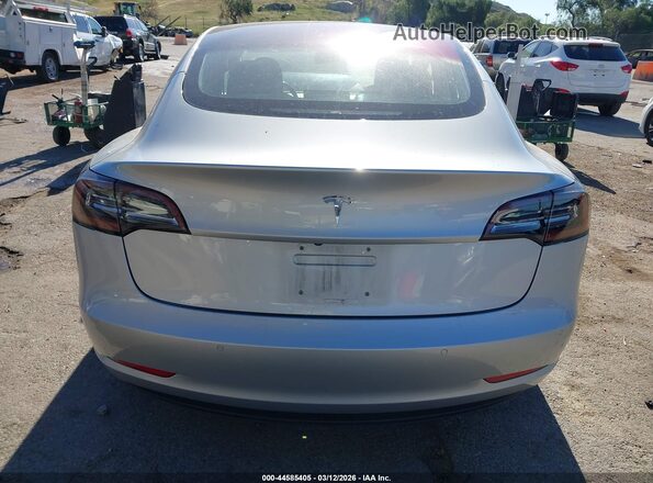 5YJ3E1EA2JF044123 2018 TESLA MODEL 3 Silver 