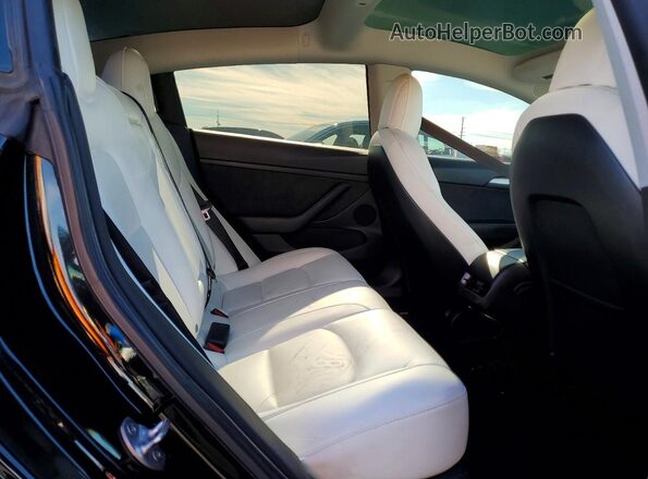 5YJ3E1EB2MF004315 2021 TESLA MODEL Black Widok tylnych siedzeń