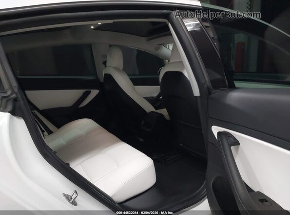 5YJ3E1EB4MF937777 2021 TESLA MODEL 3 White Widok naklejki z numerem VIN