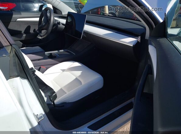 5YJ3E1EB6MF004303 2021 TESLA MODEL 3 White Вид салону спереду