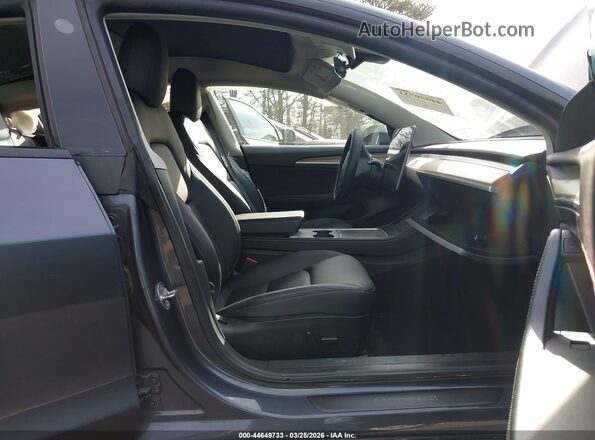 5YJ3E1EB7NF253629 2022 TESLA MODEL 3 Gray Front interior view