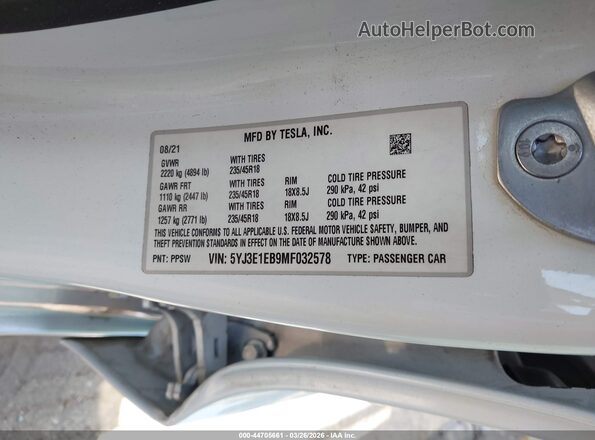 5YJ3E1EB9MF032578 2021 TESLA MODEL 3 White Widok komory silnika