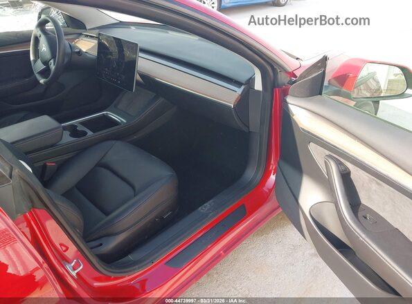 5YJ3E1EB9NF360813 2022 TESLA MODEL 3 Red Вид салону спереду