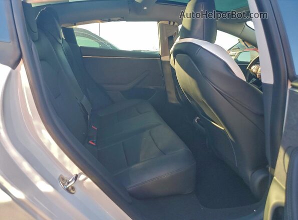 5YJ3E1EB9SF078828 2025 TESLA MODEL White Vista de los asientos traseros