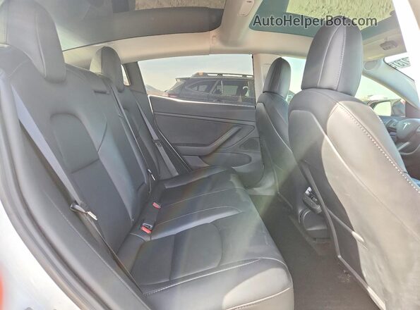 5YJ3E1EBXMF902077 2021 TESLA MODEL White Widok tylnych siedzeń