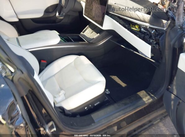 5YJSA1E60NF472071 2022 TESLA MODEL S Черный Вид салона спереди