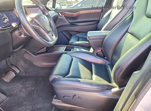 5YJXCBE25LF239058 2020 TESLA MODEL White Widok wnętrza z przodu