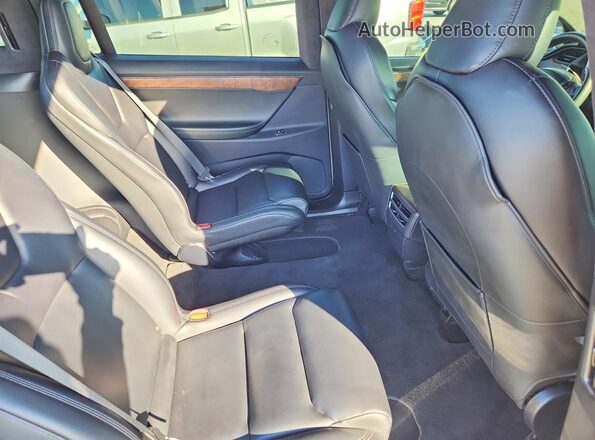 5YJXCBE25LF239058 2020 TESLA MODEL White Widok wnętrza z tyłu