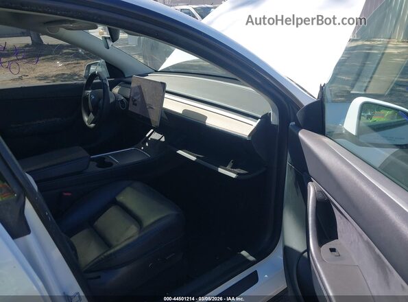5YJYGDED4MF122630 2021 TESLA MODEL Y White Widok wnętrza z przodu