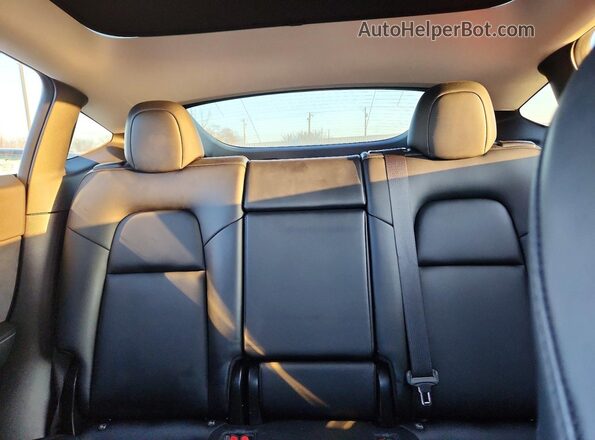 5YJYGDEE1MF077560 2021 TESLA MODEL White Հետևի նստատեղերի տեսք