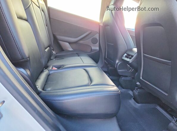 5YJYGDEE1MF077560 2021 TESLA MODEL White Սալոնի հետևի տեսք