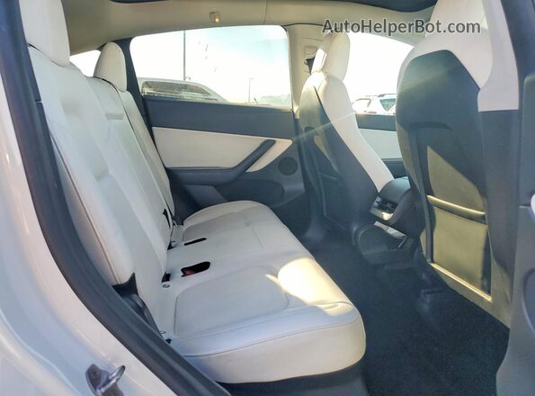 5YJYGDEE1MF216375 2021 TESLA MODEL White Widok tylnych siedzeń