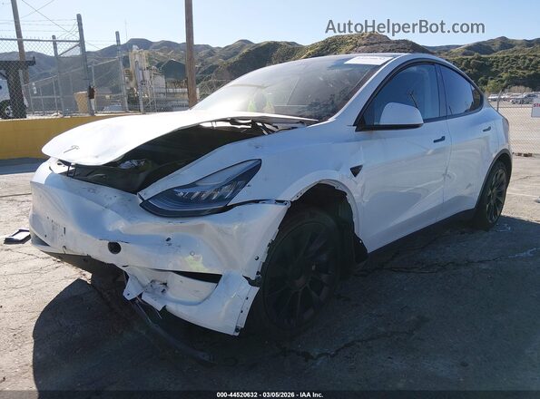 5YJYGDEE2MF274608 2021 TESLA MODEL Y White Առջևի ձախ երեք քառորդ տեսարան