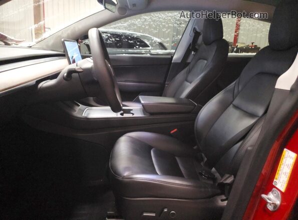 5YJYGDEE3MF152730 2021 TESLA MODEL Red Widok wnętrza z przodu