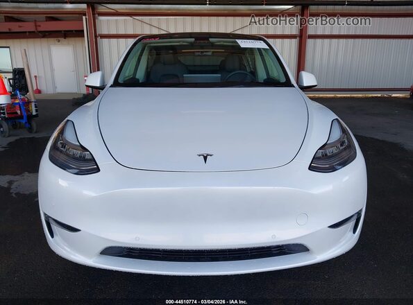 5YJYGDEE4MF231520 2021 TESLA MODEL Y White Widok wnętrza z tyłu