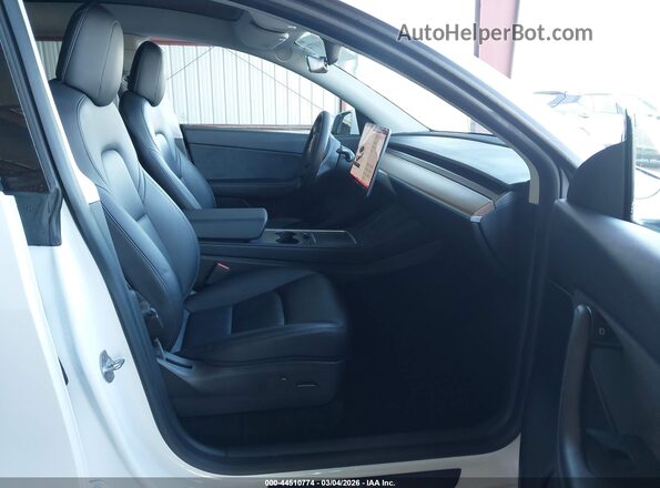 5YJYGDEE4MF231520 2021 TESLA MODEL Y White Widok wnętrza z przodu