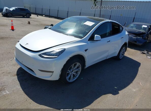 5YJYGDEE5MF281228 2021 TESLA MODEL Y White Առջևի ձախ երեք քառորդ տեսարան