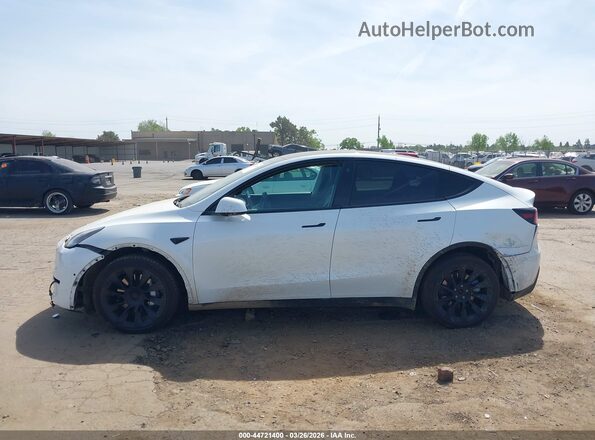 5YJYGDEE6MF125683 2021 TESLA MODEL Y White უკანა სალონის ხედი