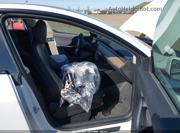 5YJYGDEE6MF275924 2021 TESLA MODEL Y White Вид салону спереду