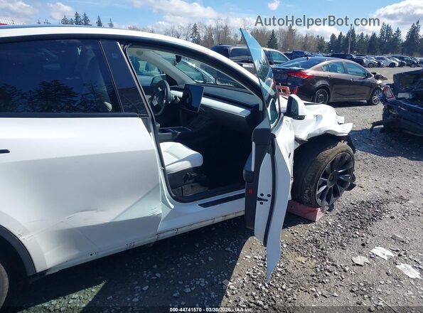 5YJYGDEE8MF304002 2021 TESLA MODEL Y White Vista interior delantera
