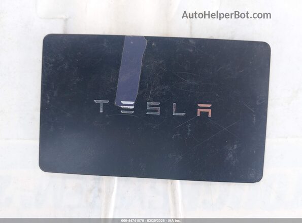 5YJYGDEE8MF304002 2021 TESLA MODEL Y White Vista del salpicadero
