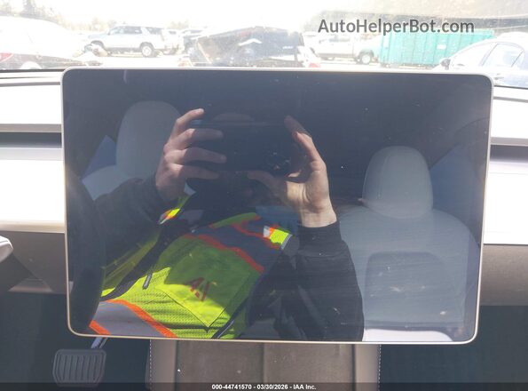 5YJYGDEE8MF304002 2021 TESLA MODEL Y White Vista de los asientos traseros