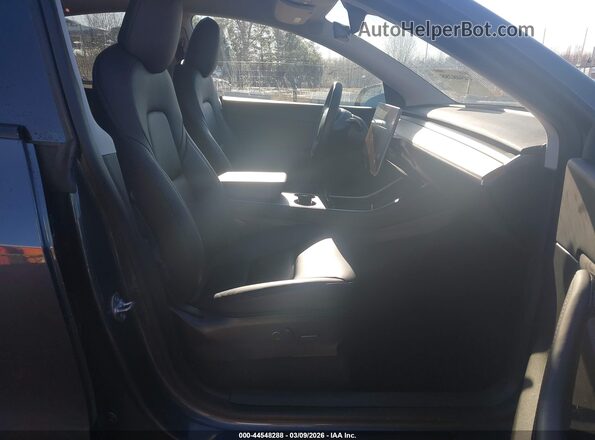 5YJYGDEE9MF066094 2021 TESLA MODEL Y Gray Widok wnętrza z przodu