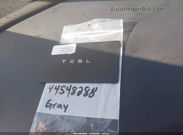 5YJYGDEE9MF066094 2021 TESLA MODEL Y Gray Widok deski rozdzielczej