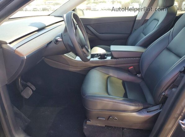5YJYGDEE9MF119005 2021 TESLA MODEL Gray Vista interior delantera