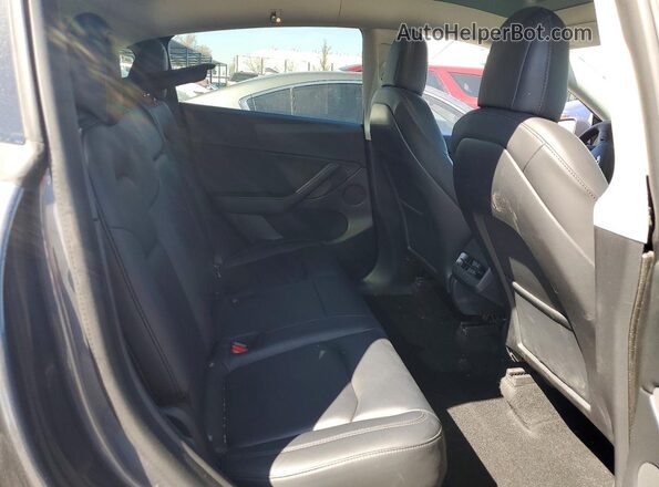 5YJYGDEE9MF119005 2021 TESLA MODEL Gray Vista interior trasera