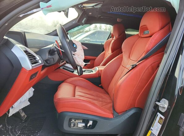 5YM23CS08S9X77899 2025 BMW XM Черный Вид салона спереди