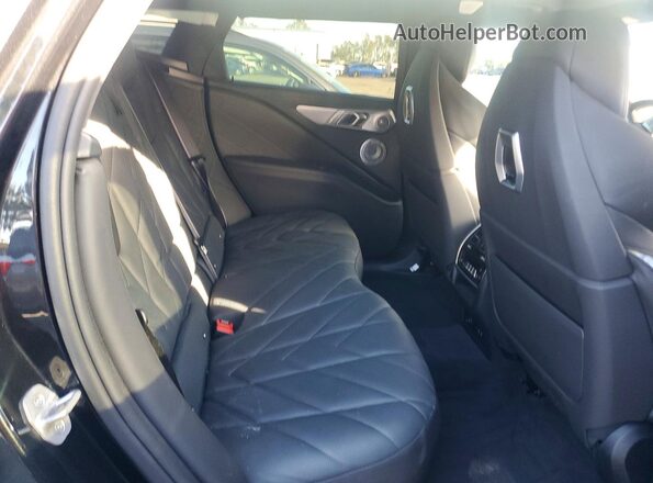 5YM23CS09P9S20894 2023 BMW XM Black Вид задньої частини салону
