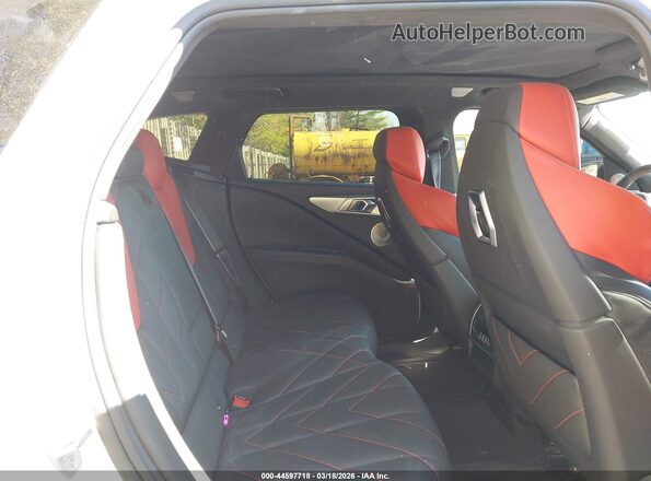 5YM33CS09R9U43864 2024 BMW XM White Вид наклейки з VIN-кодом