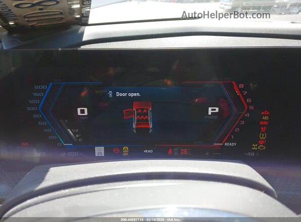5YM33CS09R9U43864 2024 BMW XM White Вид задніх сидінь