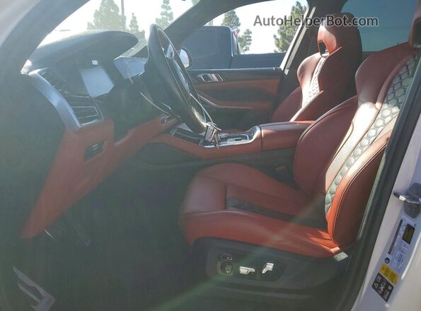 5YMJU0C08P9P69718 2023 BMW X5 Red Widok wnętrza z przodu