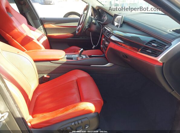 5YMKW8C52J0Y74615 2018 BMW X6 M Gray Vista interior delantera