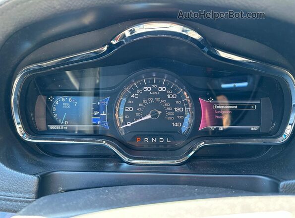 2LMHJ5NK3HBL01668 2017 LINCOLN MKT Black ხელსაწყოთა პანელის ხედი