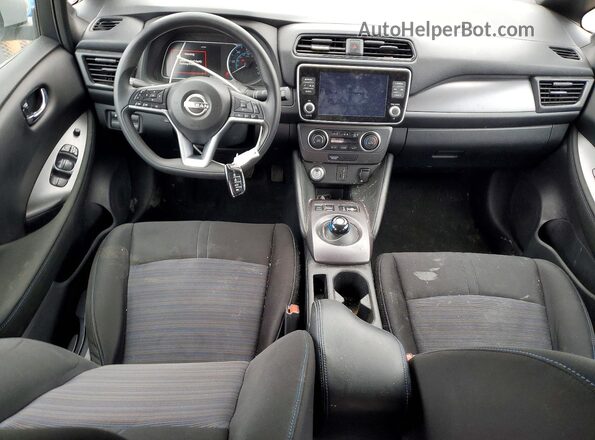 1N4AZ1BV0PC561970 2023 NISSAN LEAF Серебряный Вид панели приборов