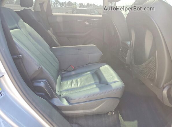 WA1LXAF79LD002744 2020 AUDI Q7 Silver Vista del compartimento del motor