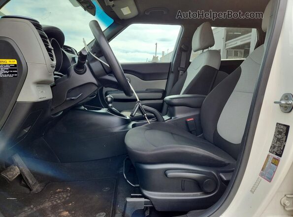 KNDJN2A27K7016370 2019 KIA SOUL Белый 