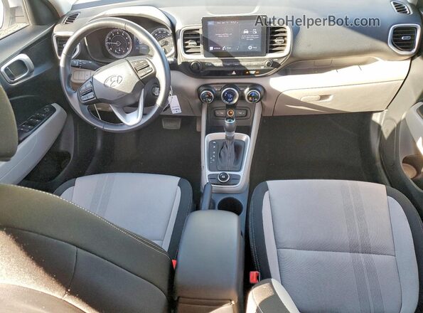 KMHRC8A3XNU208940 2022 HYUNDAI VENUE White 