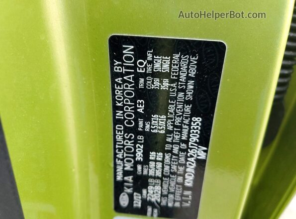 KNDJN2A26J7903358 2018 KIA SOUL Green 