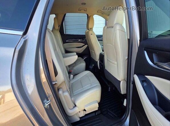 5GAERBKW0JJ174799 2018 BUICK ENCLAVE Серебряный Вид салона спереди
