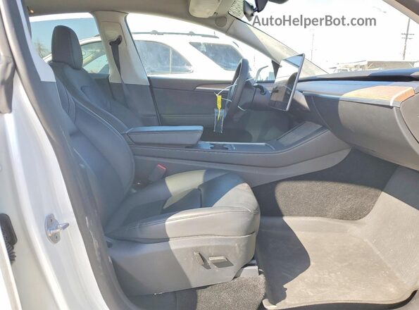 7SAYGDEE9RA222562 2024 TESLA MODEL Белый Вид панели приборов
