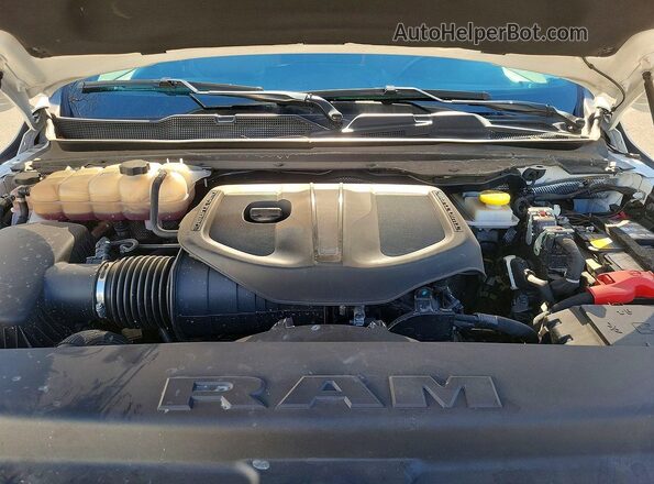 1C6SRFLP7SN574537 2025 RAM 1500 White Vista interior delantera
